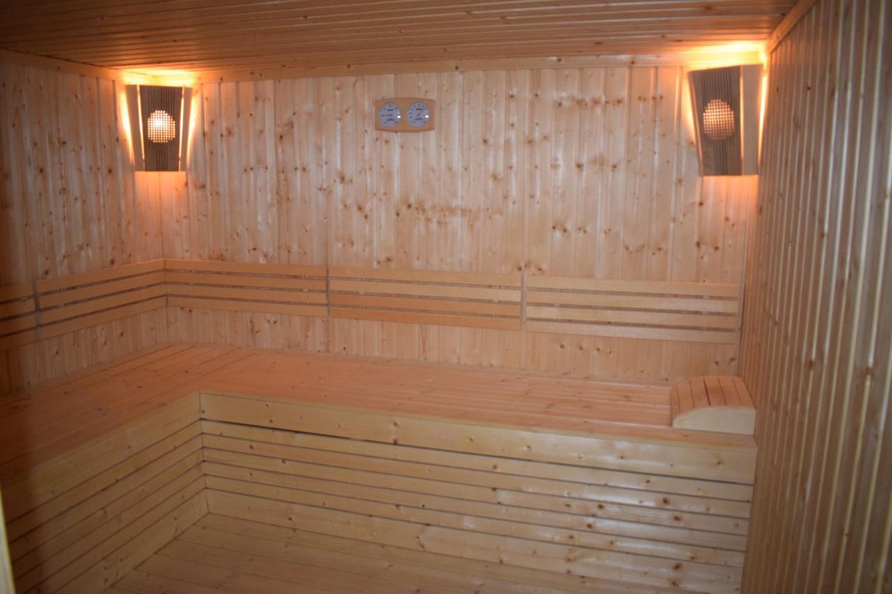Хотел "Божур" Mineralni Bani Exterior foto
